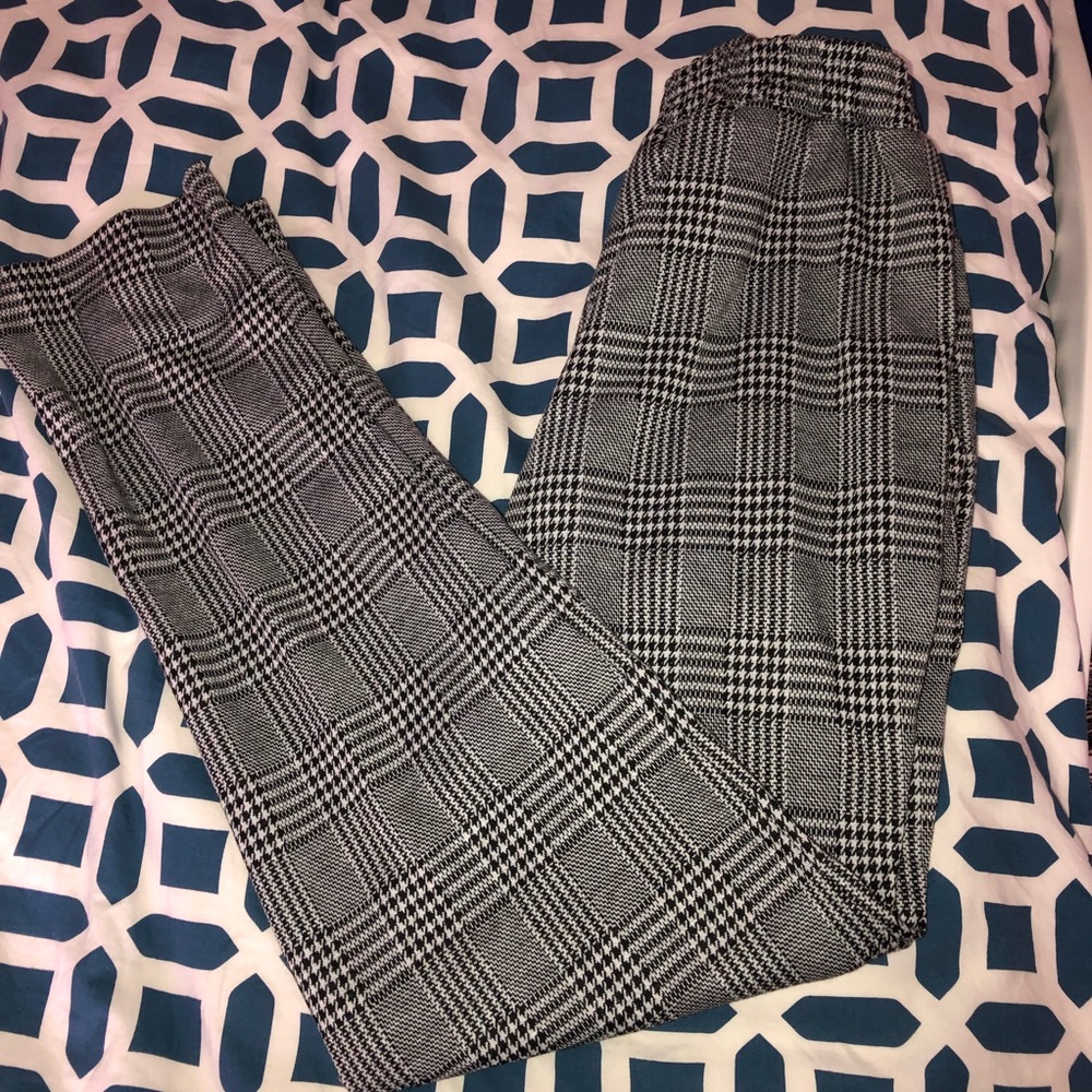 Black and white stretchy pants